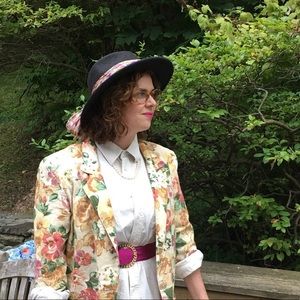 Meet your Posher, Ester